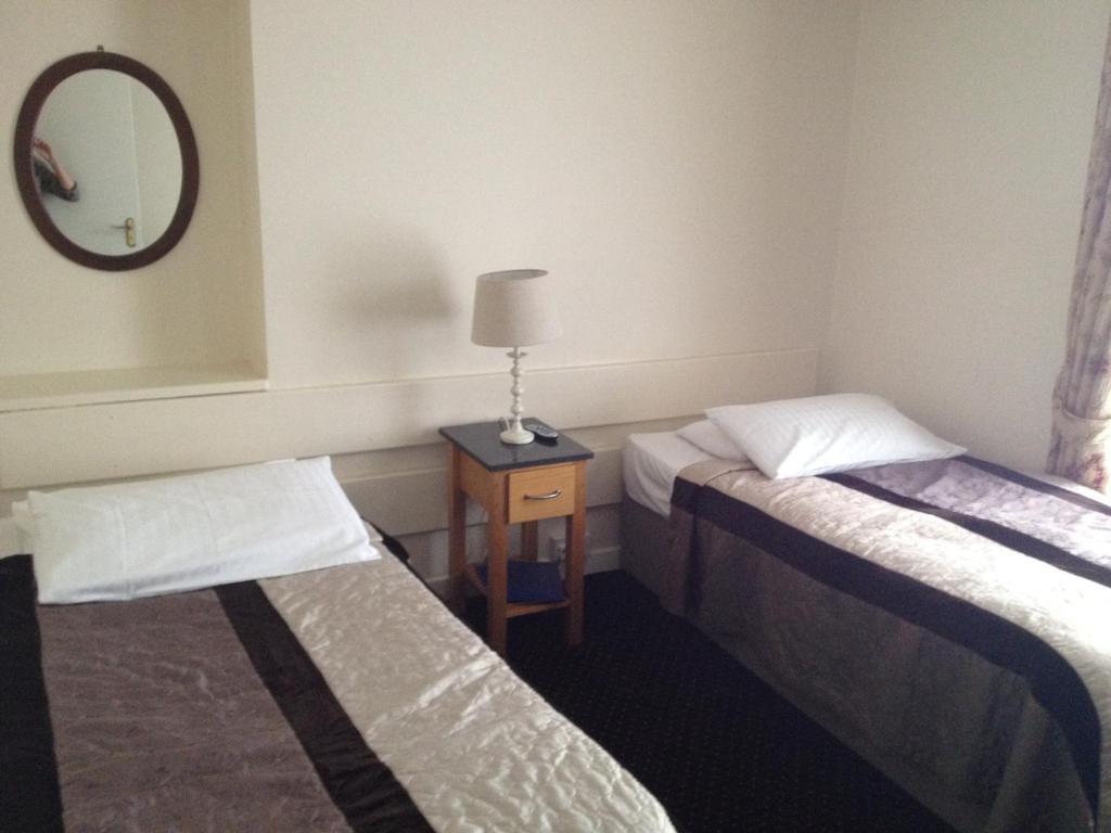 Killarney House Western Road Hotel Cork Room photo